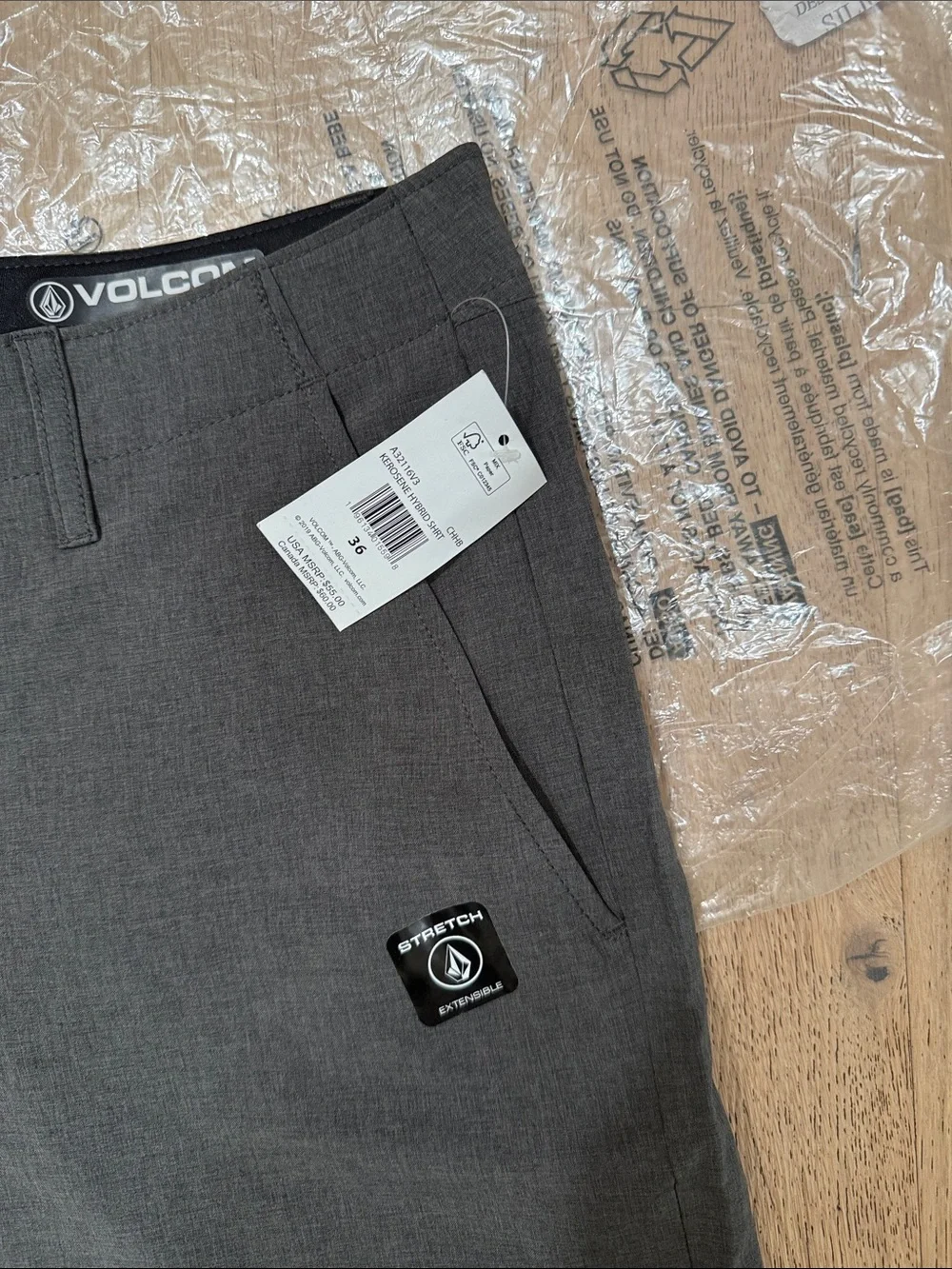 Volcom shorts - Picture 2 of 2